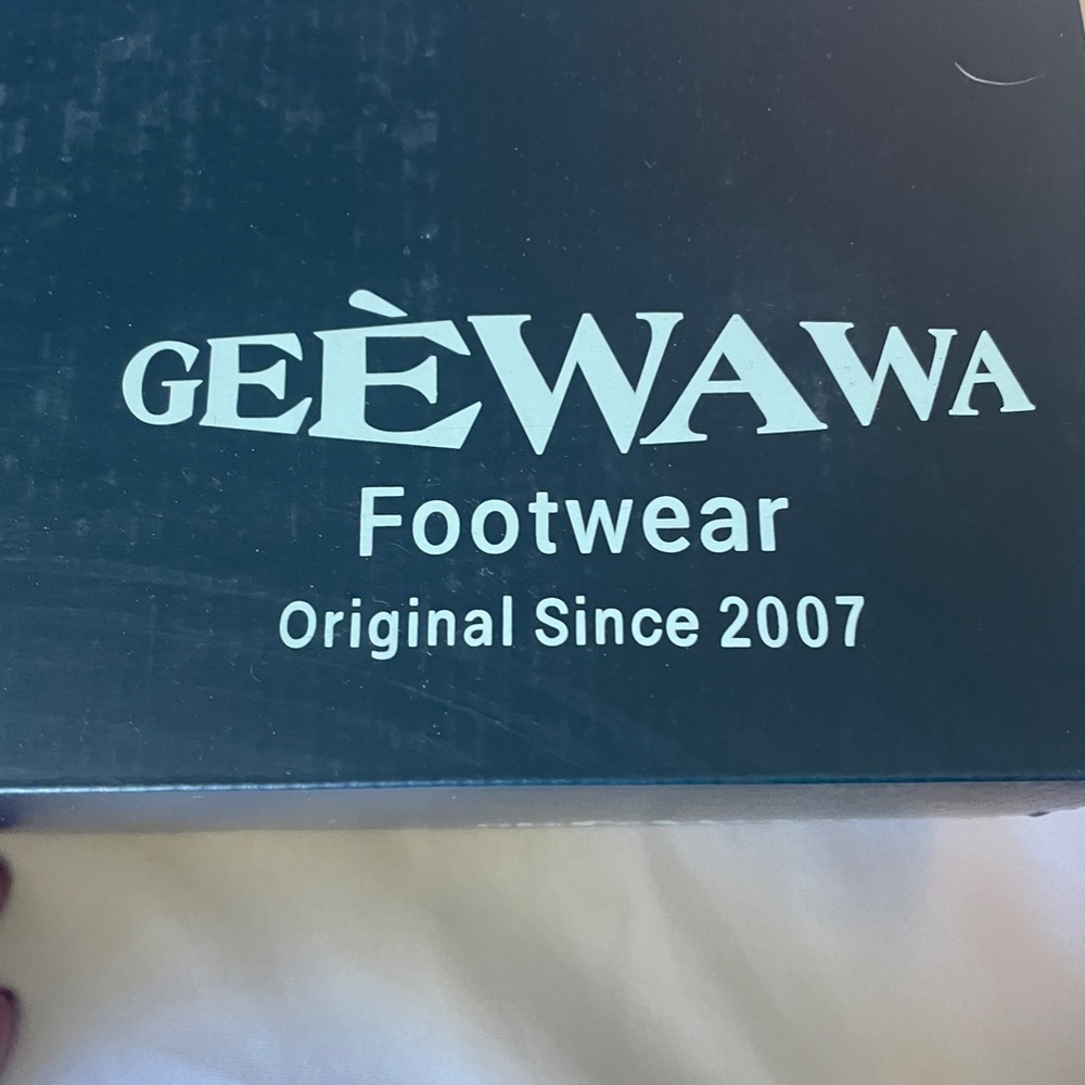 GEEWAWA Anthropologie Daisy strap shoes size 8.5 NEW in box - Picture 3 of 6